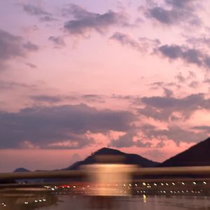 老师把学生带回家做爱视频大全
