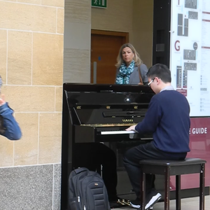 老师把学生带回家做爱视频大全
